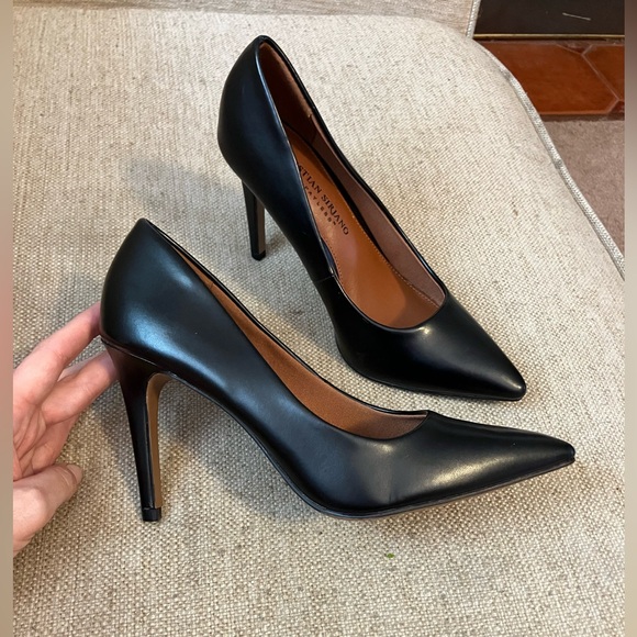 Christian Siriano black leather point toe heels - Picture 4 of 8